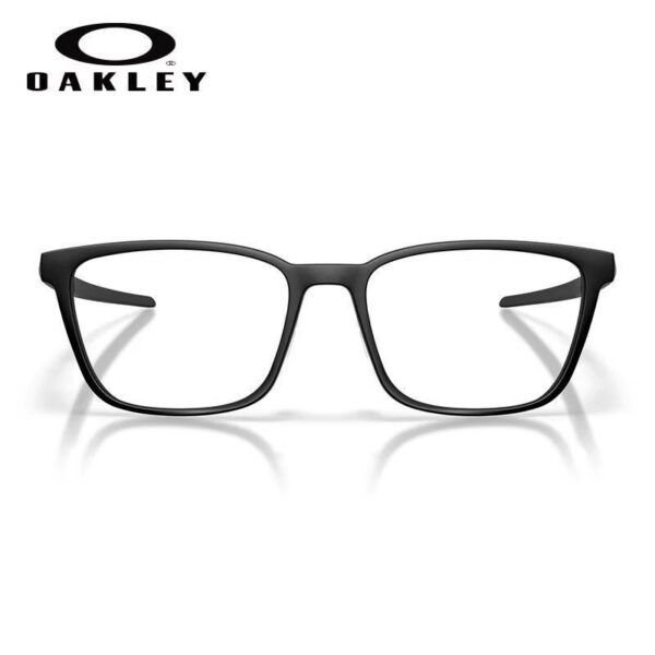 Oakley OX8205